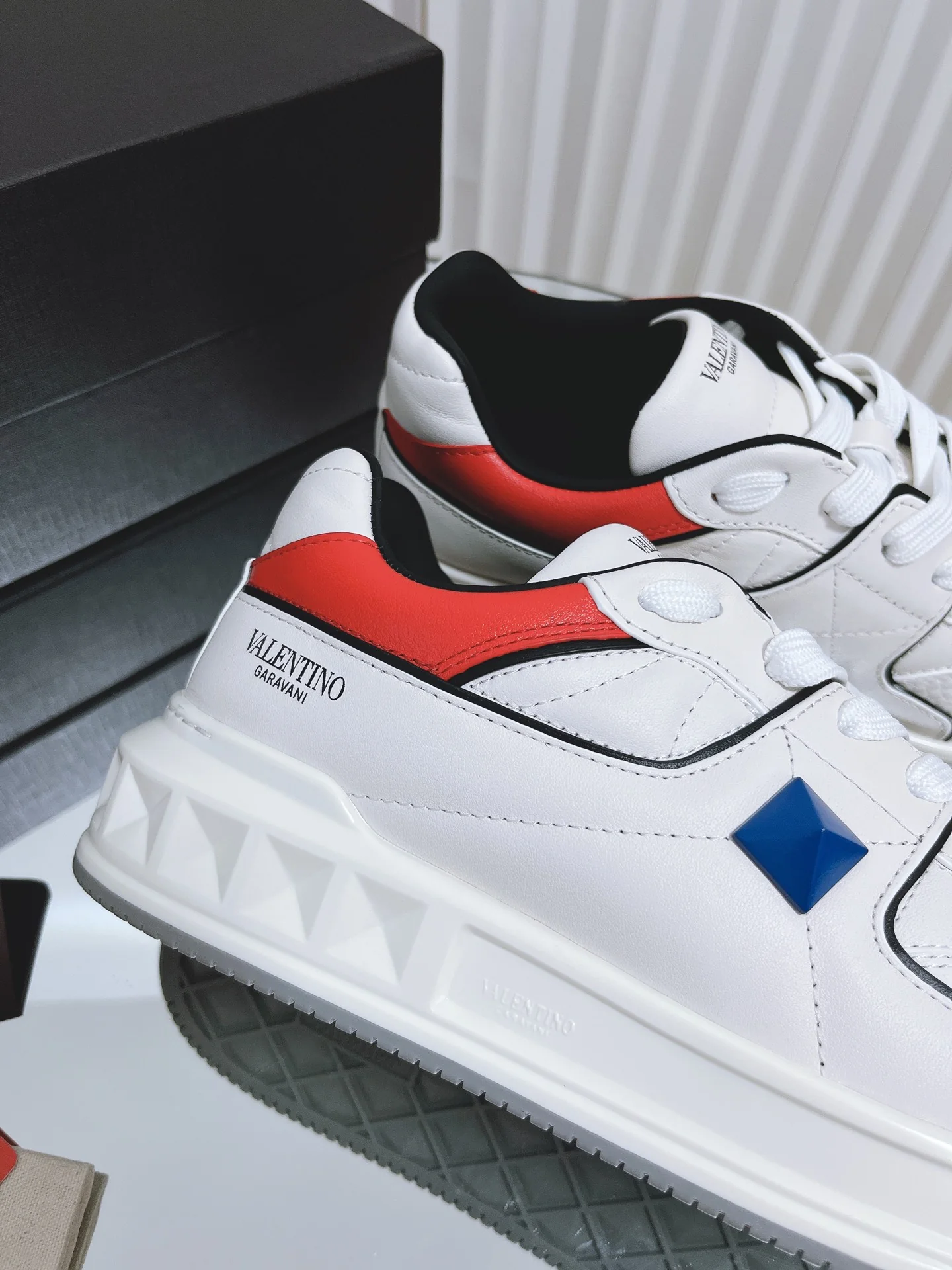 Кроссовки на платформе Valentino - белые - унисекс