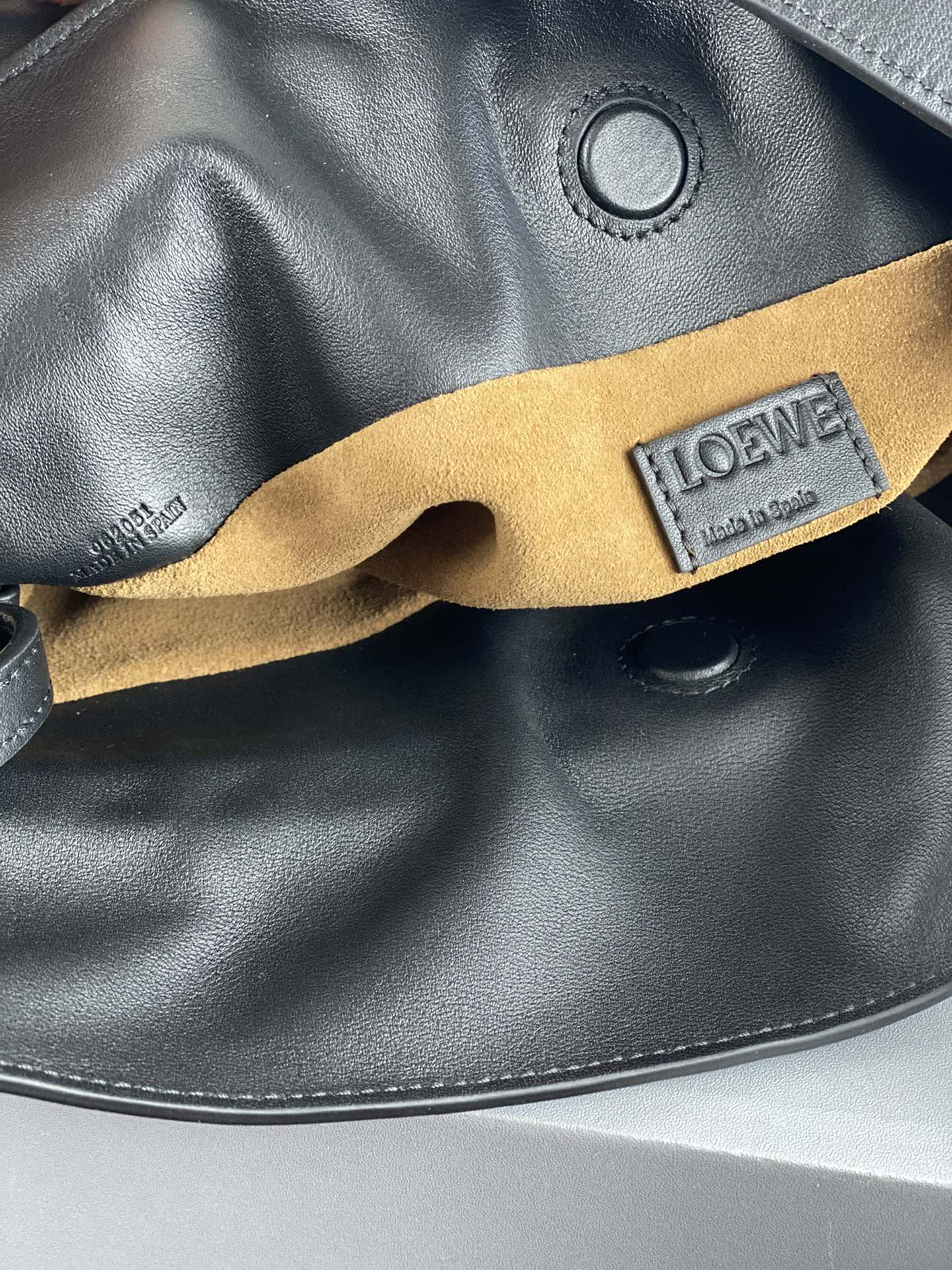 Loewe, обновленная версия 2020 года - Flamenco - Телячья кожа - Мини - Черный