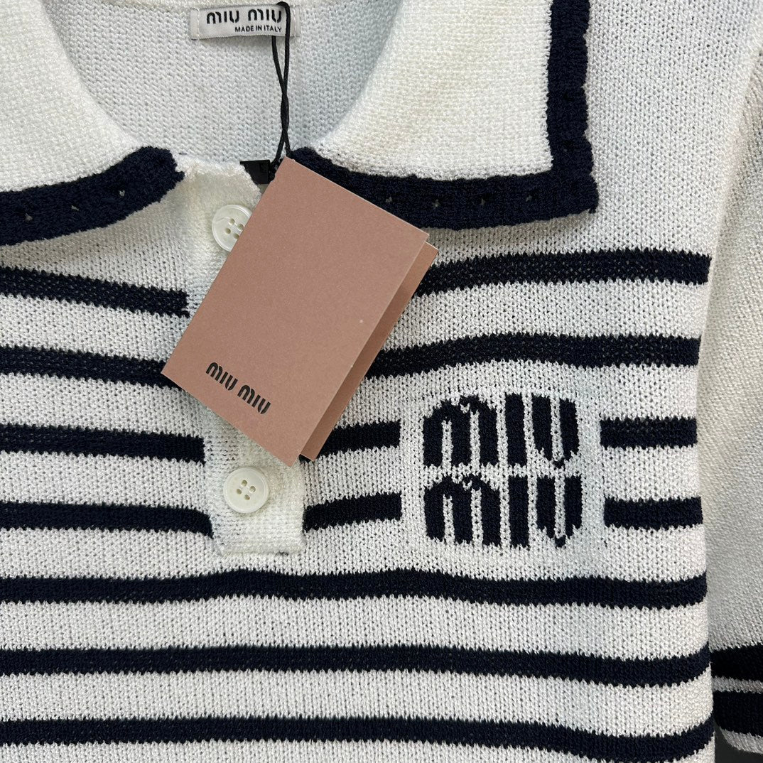 Miu Miu-2404-24 Вязаный топ в полоску с воротником и короткими рукавами для ранней весны