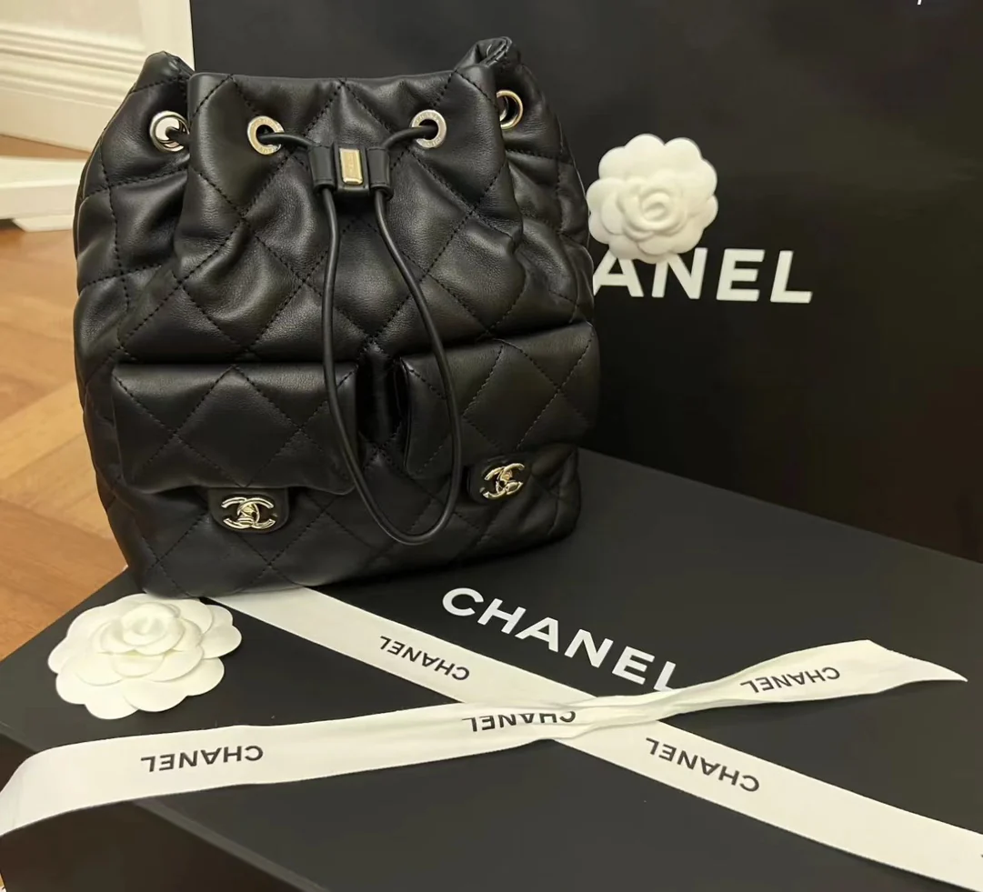 Рюкзак Chanel 23B — черный