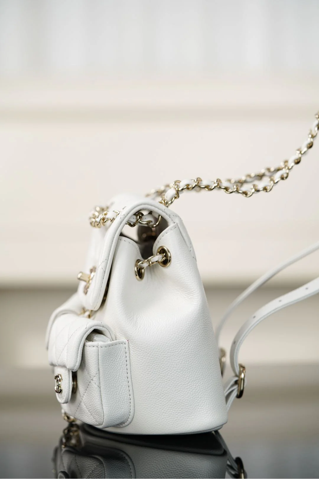 Мини-рюкзак Chanel 23p Duma из белой кожи