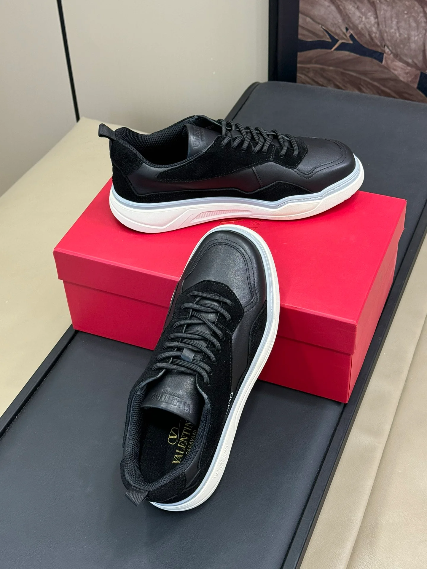 Кроссовки Valentino 2024 — черные