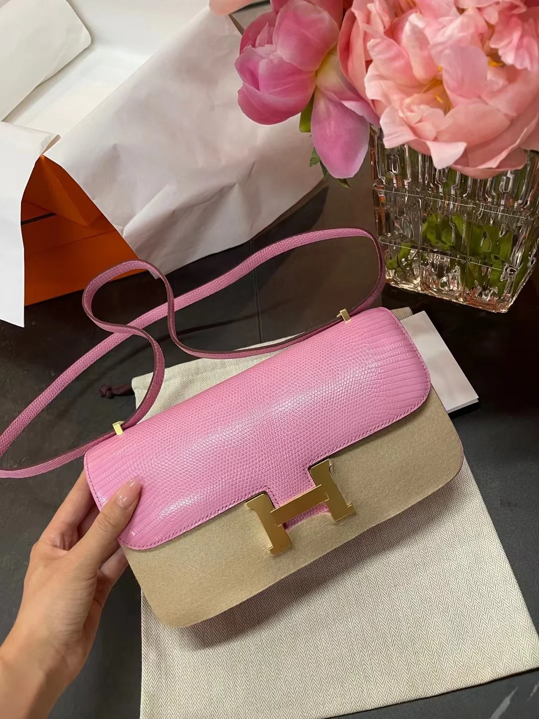 Пряжка Hermes Constance 26 Elan с изображением ящерицы и розовым золотом