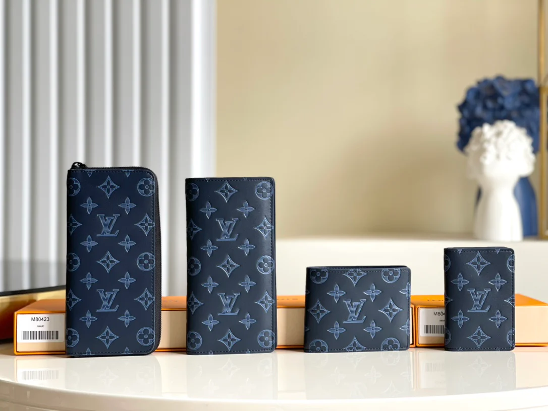 lv-m80425-discovery-pochette-large clutch bag