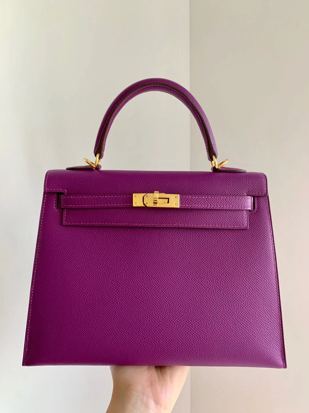 пряжка hermes-kelly-25-p9 анемона фиолетово-эпсом-золотая