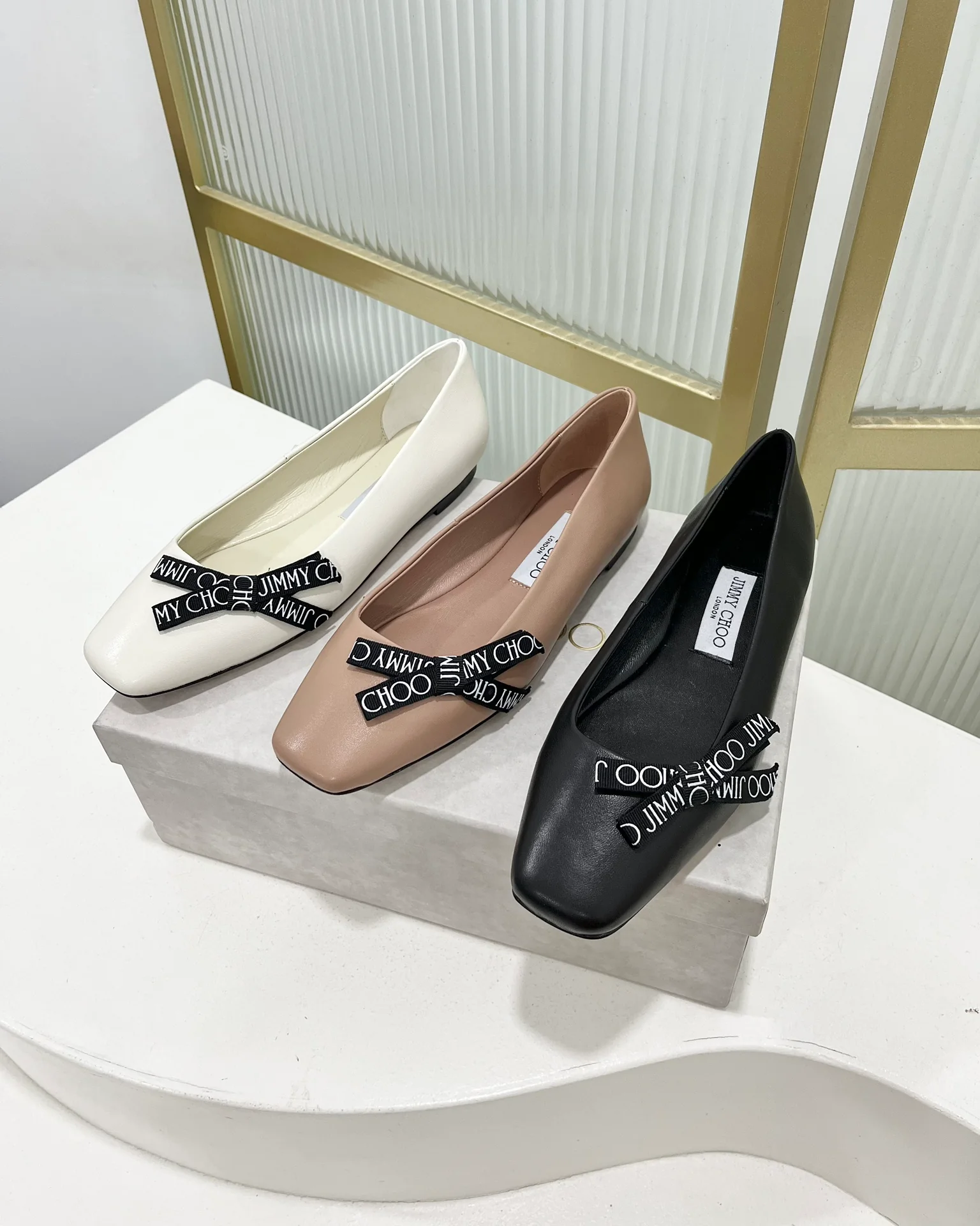 Jimmy - Новинка 2023 года - Туфли-балетки с квадратным носком и принтом из тесьмы - Черные