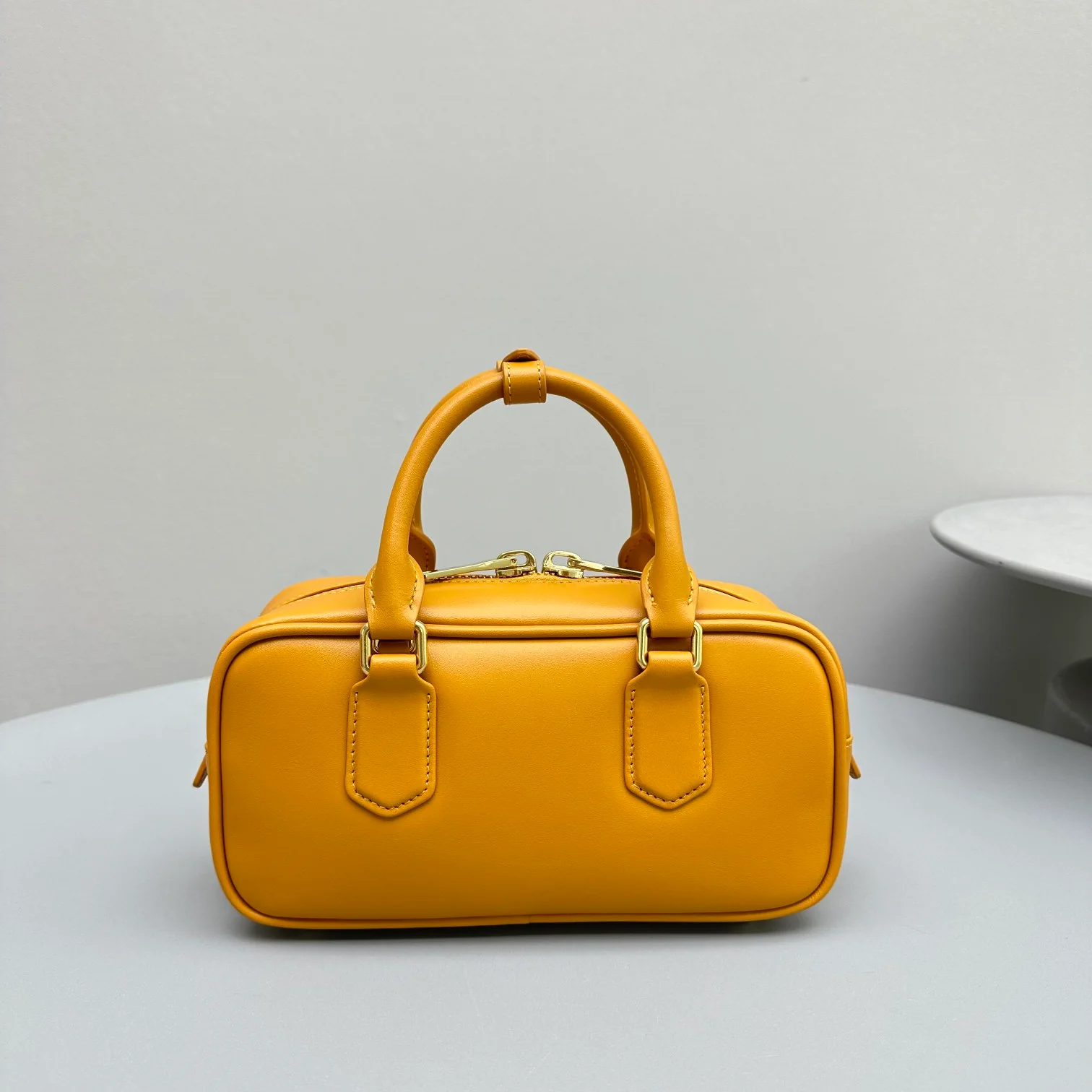 Сумка для боулинга Miu Miu - Маленькая - Тыквенно-желтая