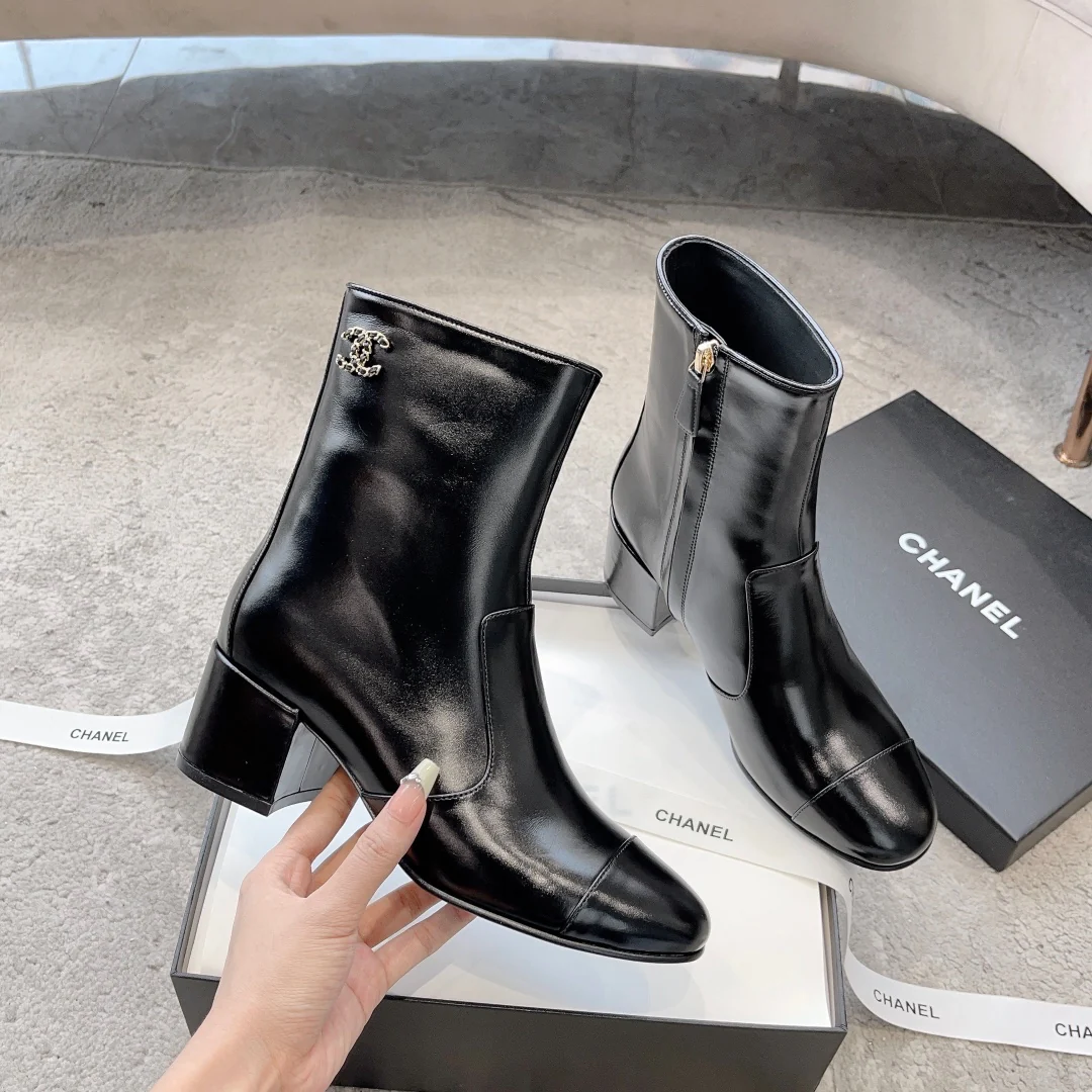 Новая коллекция Chanel ?Ранняя осень 2023? — ботильоны.