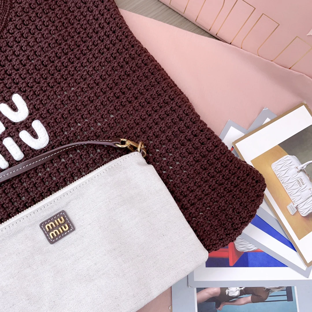 Вязаная хлопковая сумка-тоут Miu Miu 5bg231, темно-коричневая.