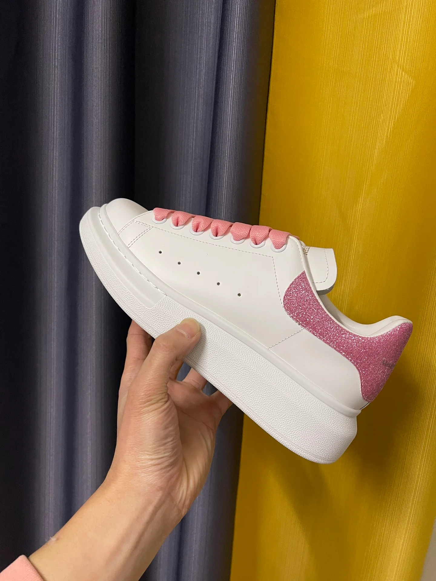 Классические белые кроссовки McQueen - унисекс - каблук с блестками - премиум-издание