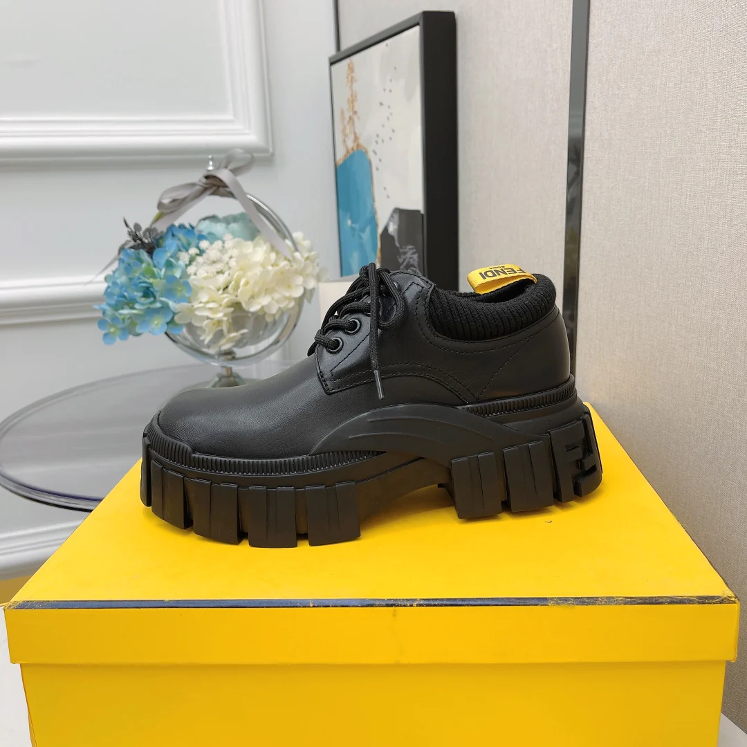 Fendi - Новинка сезона осень/зима 2022 - Туфли-майки на платформе