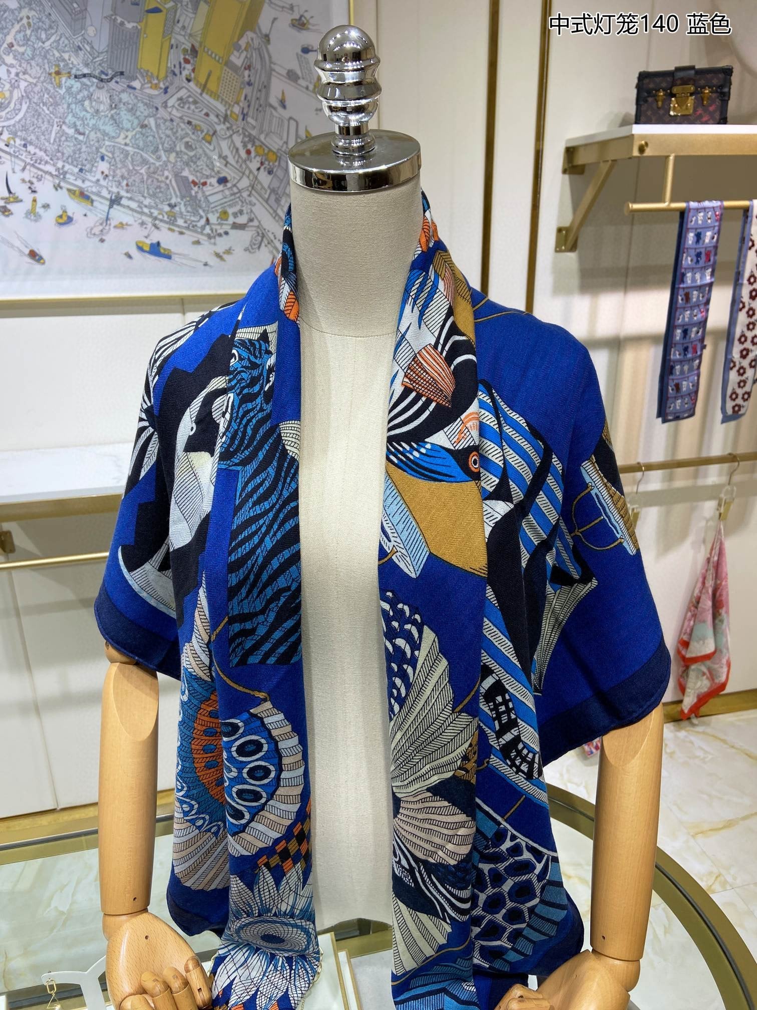 Квадратный шарф Hermes ?Китайский фонарь? — 140 см — 70% кашемир — 30% шелк — синий