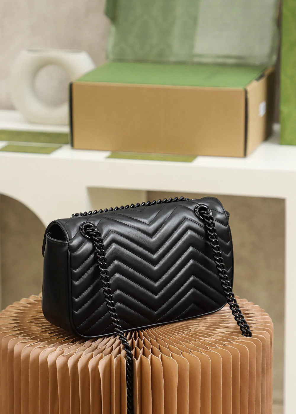 Сумка на цепочке из коллекции Gucci Marmont - Черная