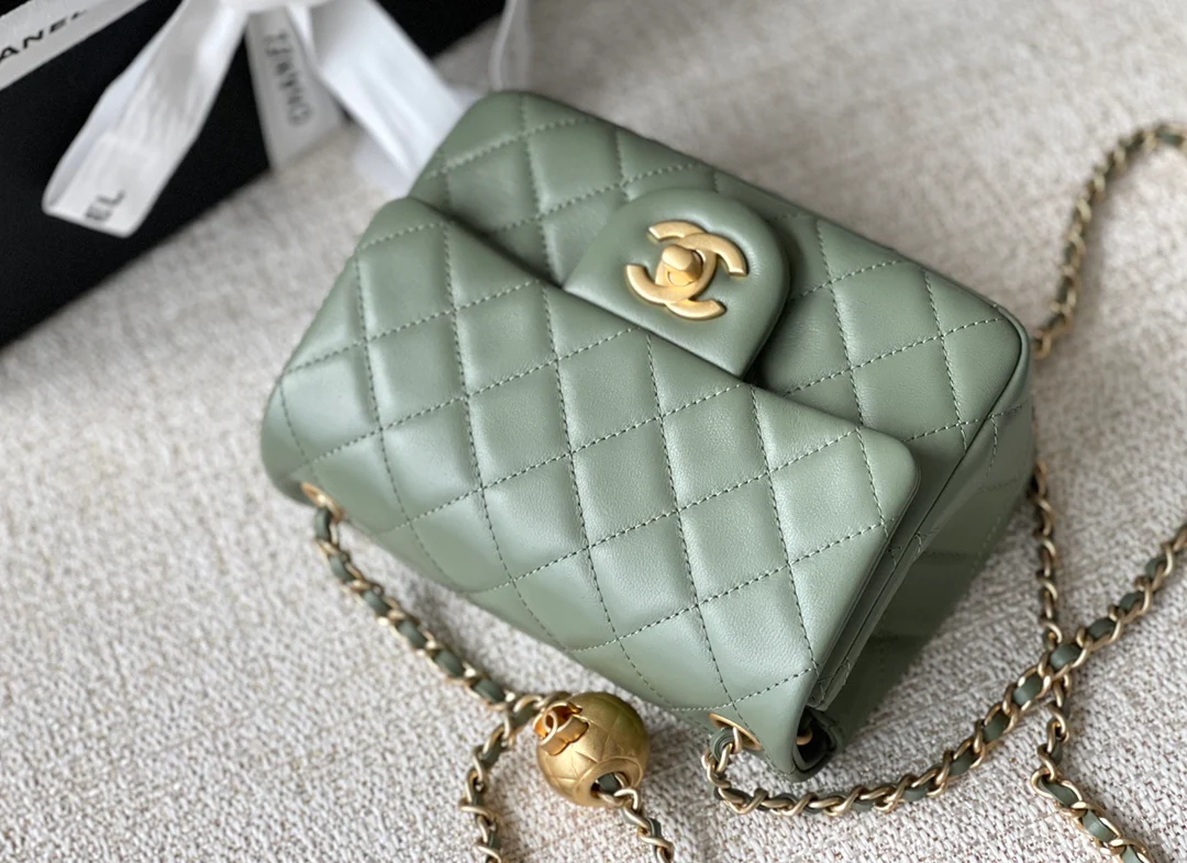 Сумка Chanel Gold Globe Square Flap Bag - 18 см