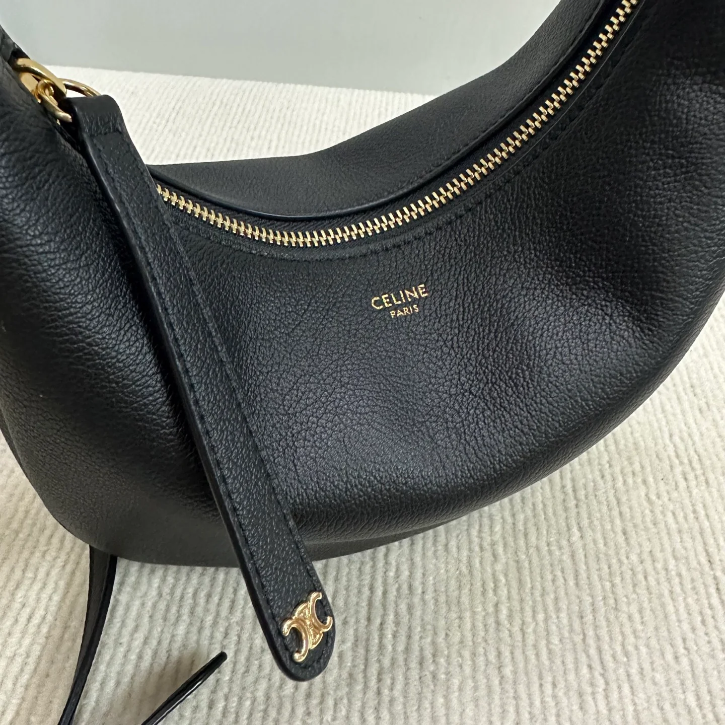 Сумка Celine-Lulu Crescent Bag — черная