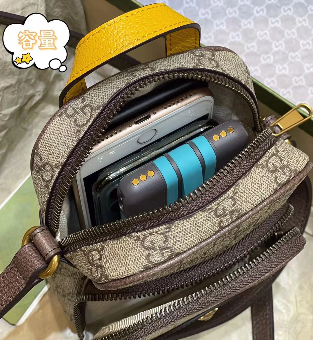 Сумка для телефона Gucci с головой тигра