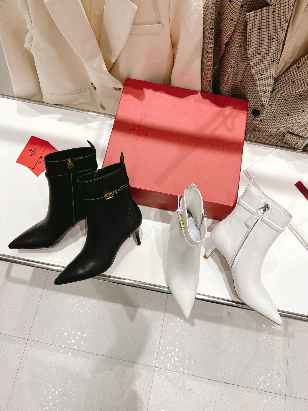 Ботильоны Valentino на шпильке с острым носком - черные