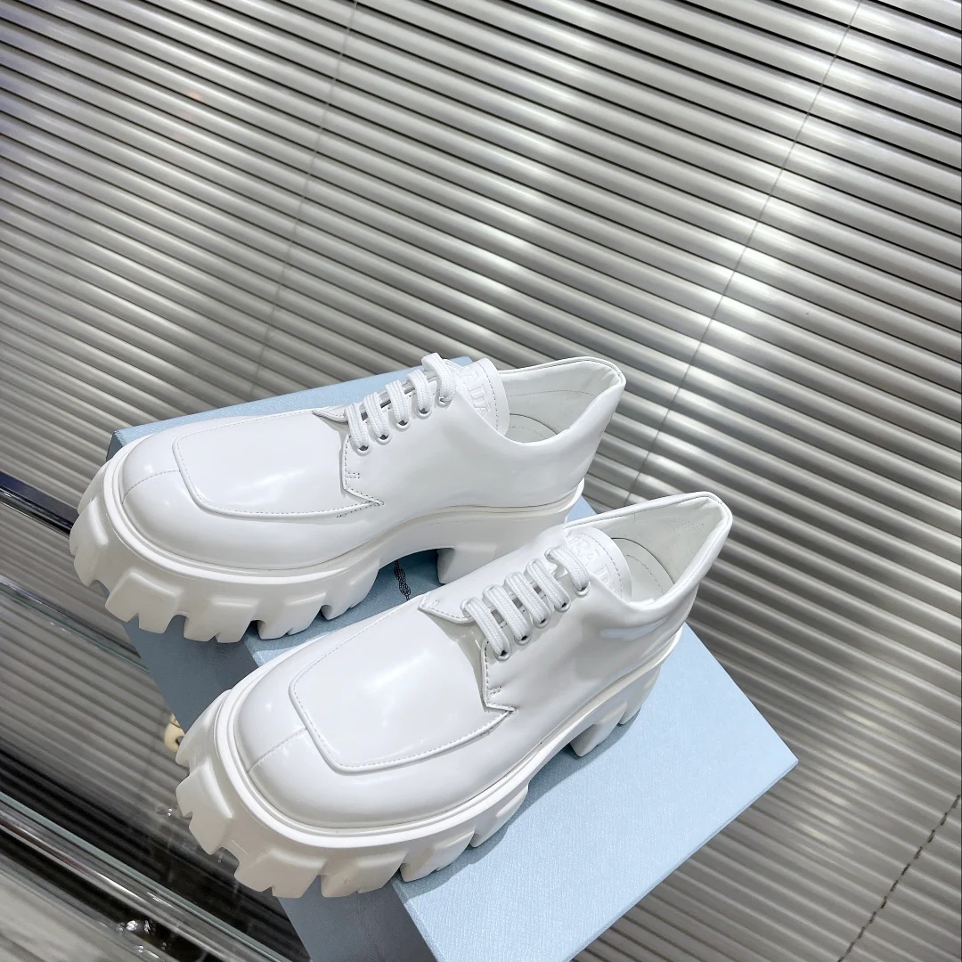 Кожаные туфли Prada на платформе со шнуровкой - 1