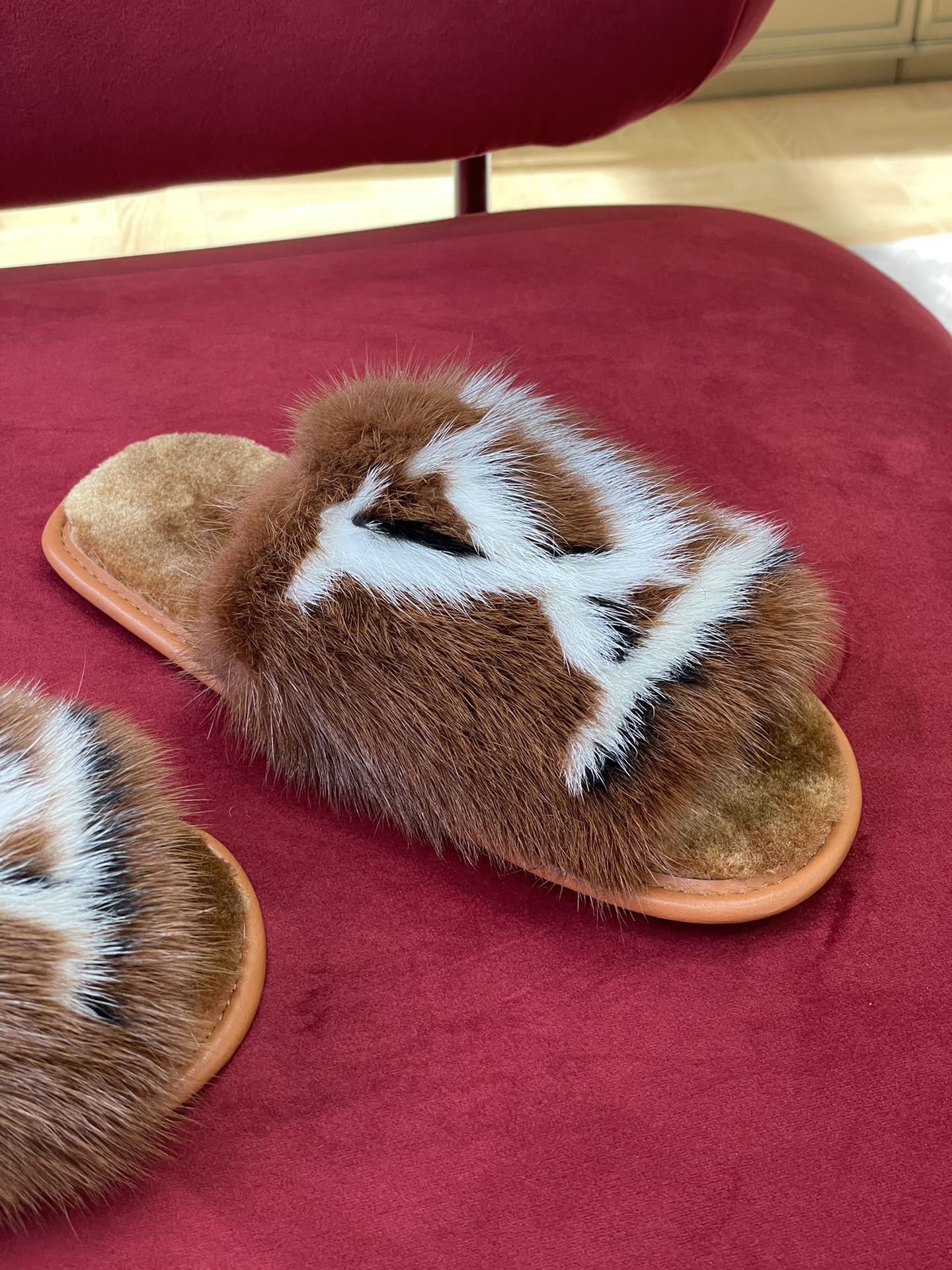 LV - Классический декор для дома - Меховые тапочки из норки - Коричневые