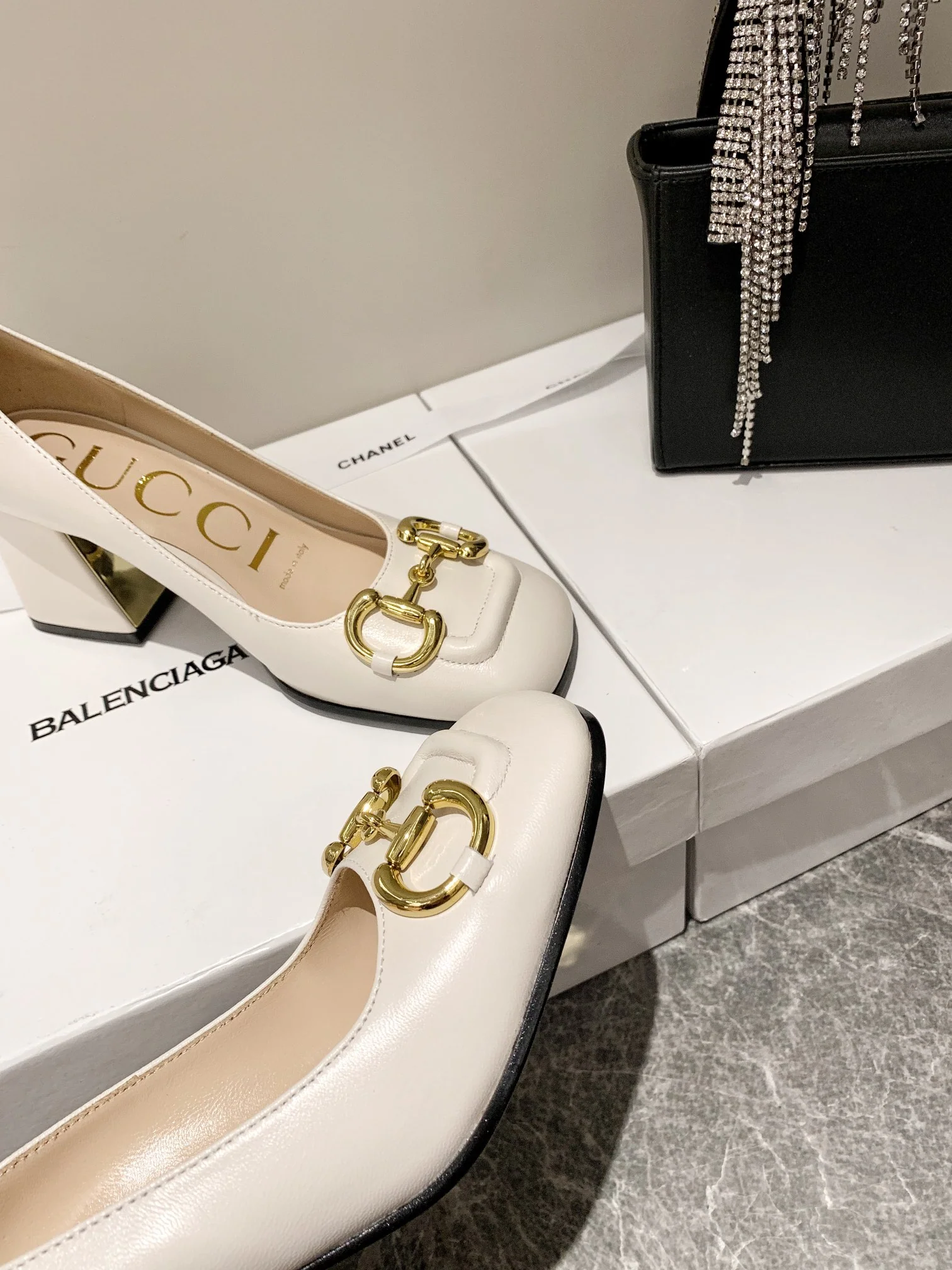 Туфли Gucci в стиле ретро с квадратным носком на низком каблуке