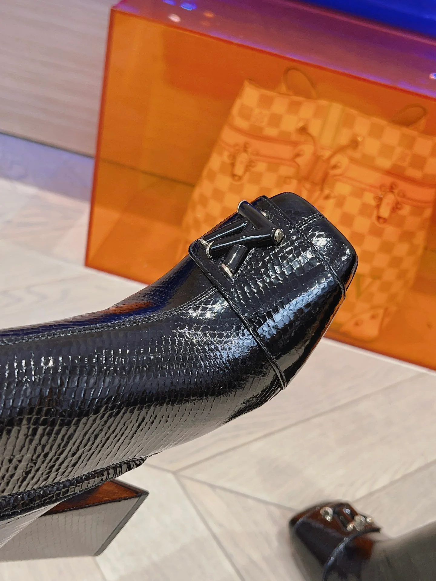 Новые поступления коллекции LV осень/зима 2023 — Ботинки с подиума — Массивные ботинки на высоком каблуке — Черные — 1