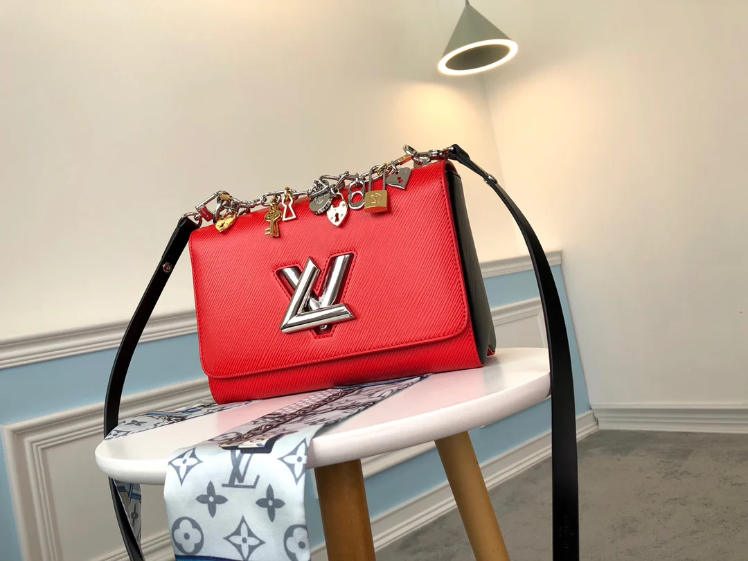 m50282-LV-twist-medium-chain bag-red
