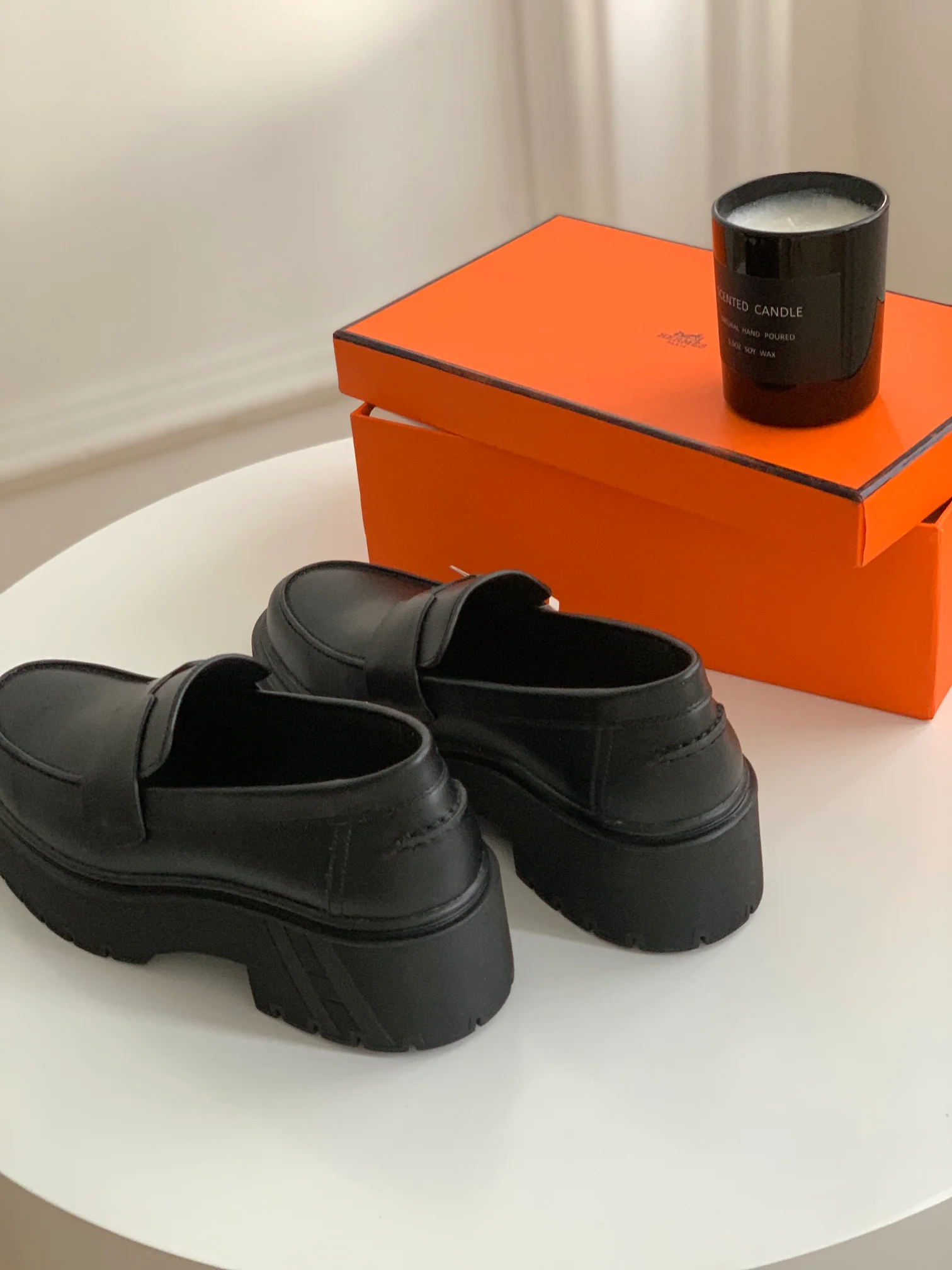 Новинка сезона осень/зима 2023 от Hermes - Лоферы Hitch - Черные