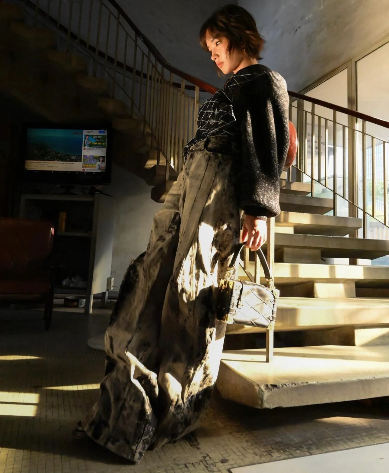 m83080-LV-side-trunk-pm chain bag-black diamond pattern