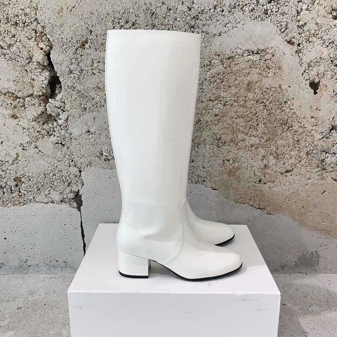 Ботинки Celine на низком каблуке 2024 года — белые