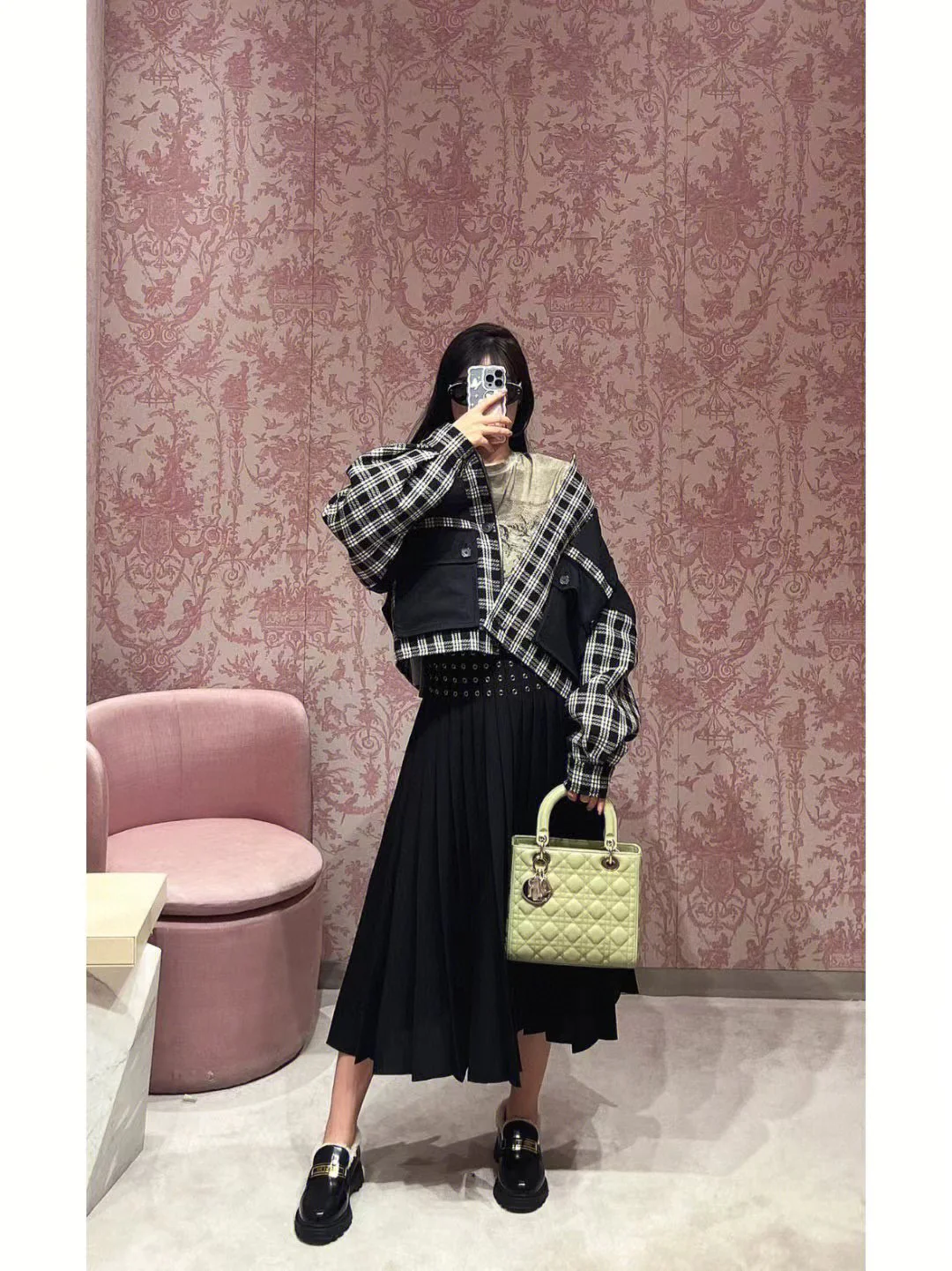 Новинка сезона ?Ранняя осень? от Dior 2022 — Меховые туфли в стиле афро — Фотографии вживую.