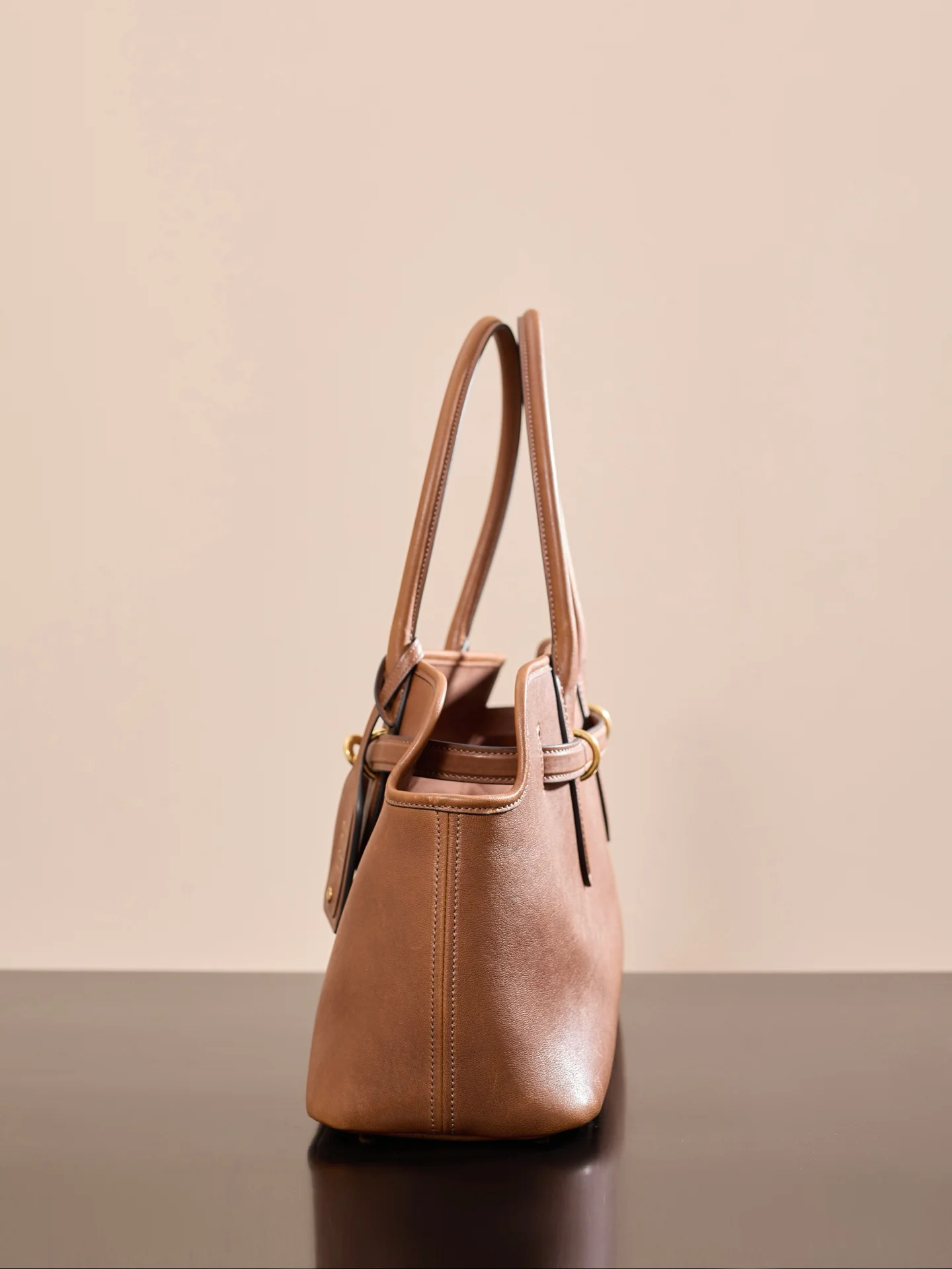 Сумка Miu Miu-5bg310m1680-????? из овечьей кожи, горизонтальная, коричневая.