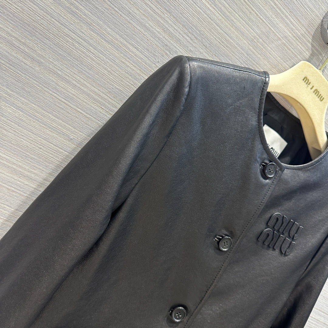 Miu Miu - 2404 - Кожаная куртка в стиле преппи - Черная