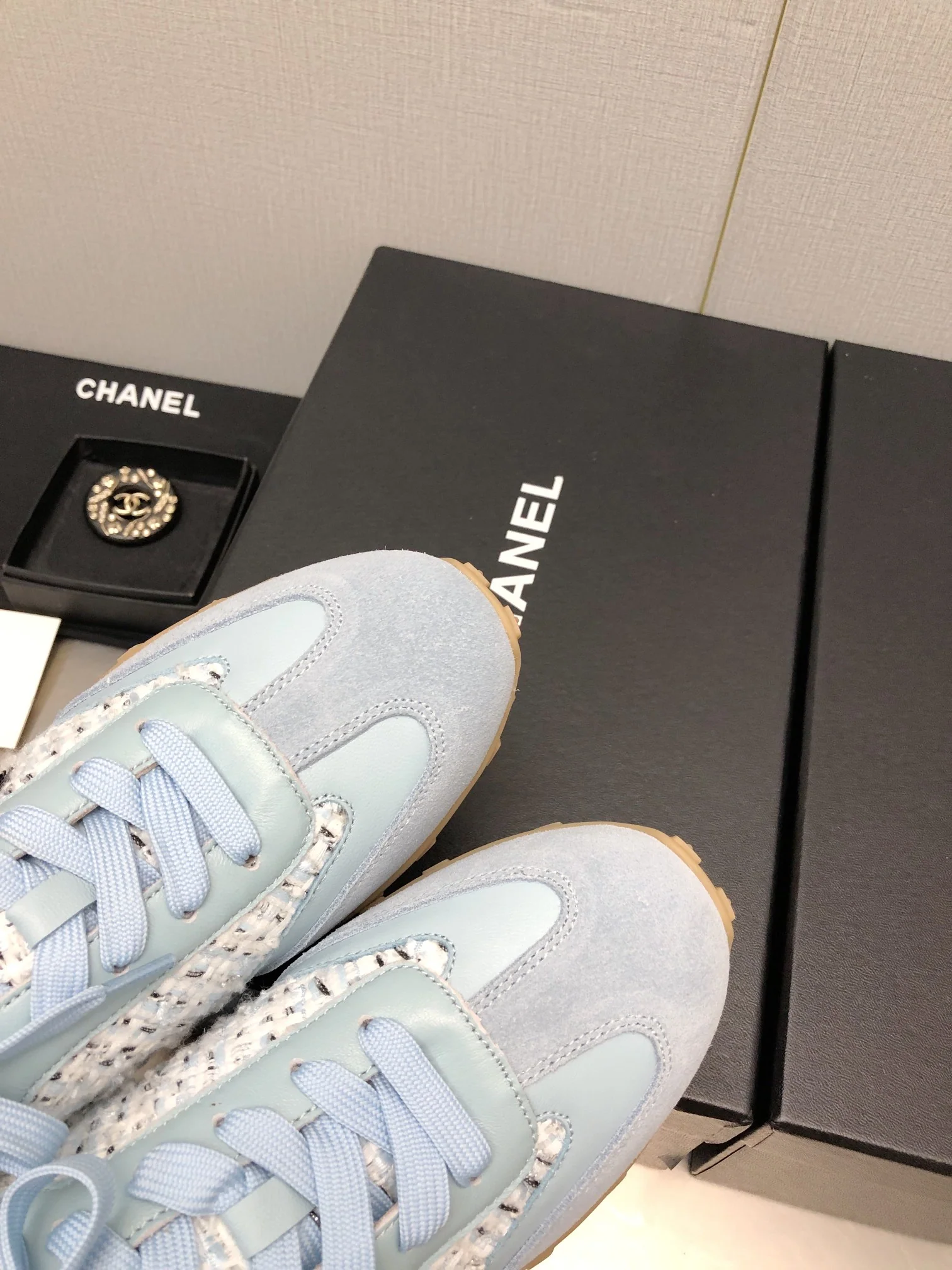 Новинка 2023 года от Chanel - Повседневные кроссовки - Светло-голубые