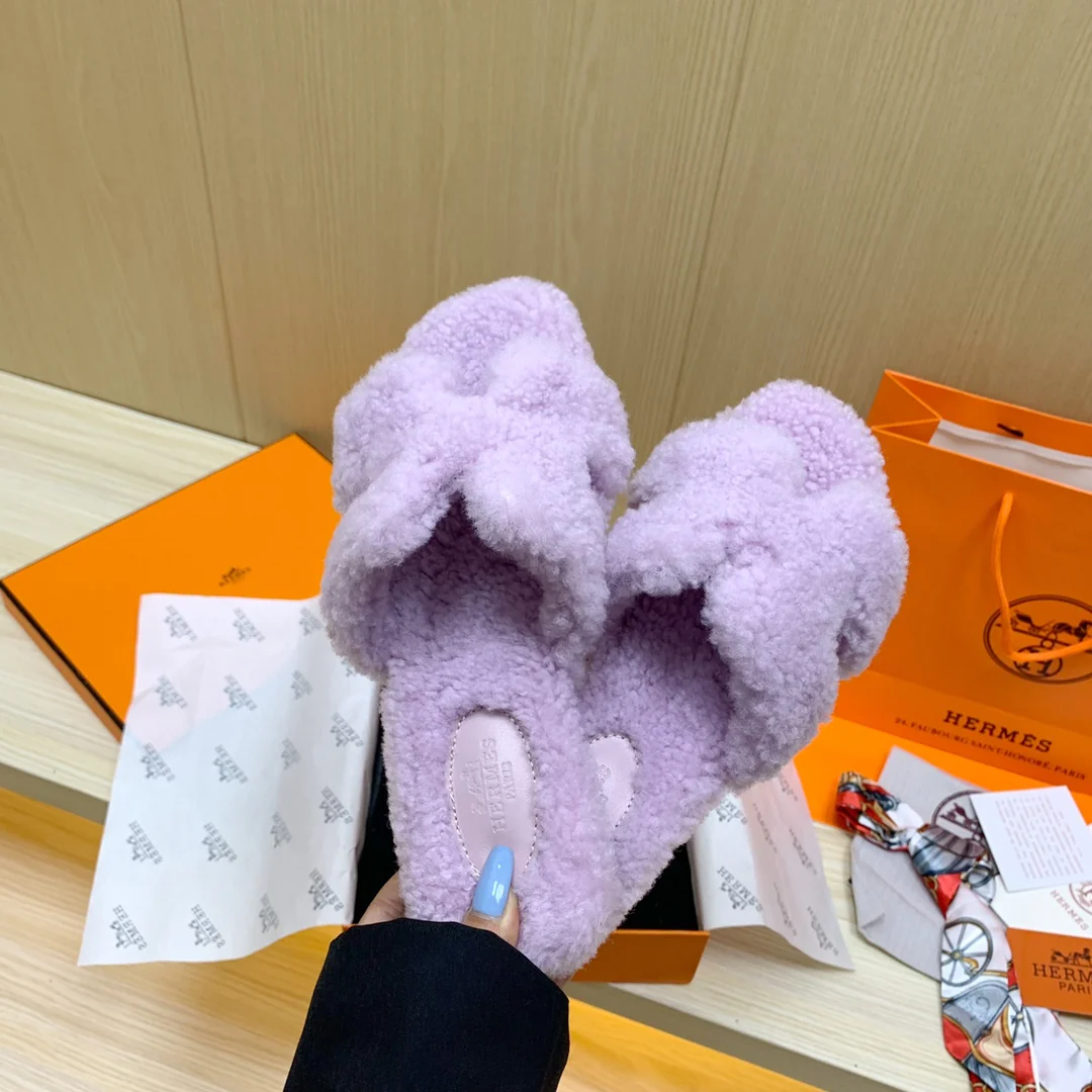 Новинка сезона осень/зима 2022 от Hermes - Меховые тапочки - Фиолетовые