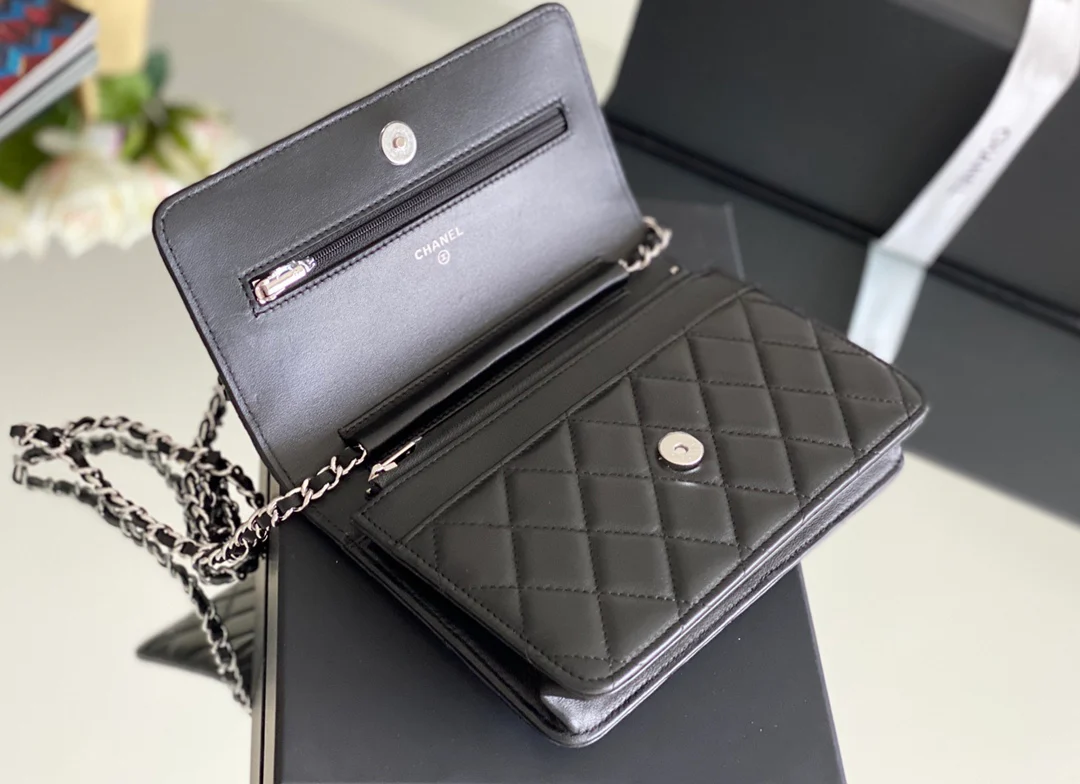 Chanel - Классическая цепочка WOC - Черная овечья кожа с серебряной пряжкой