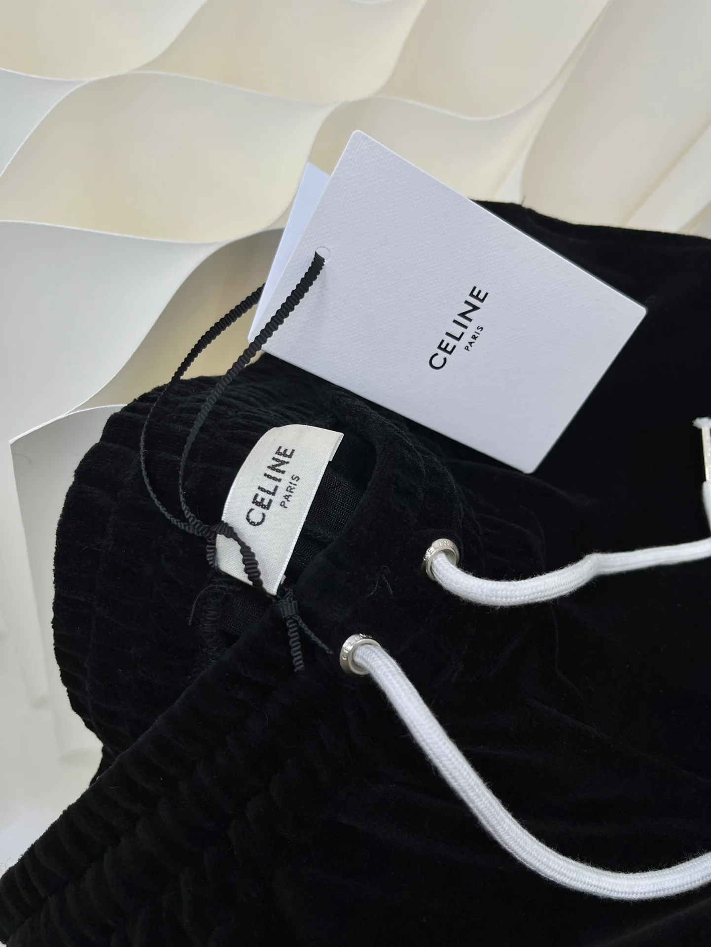 Коллекция Celine 2403-24 ?Ранняя весна?: Новые бархатные брюки