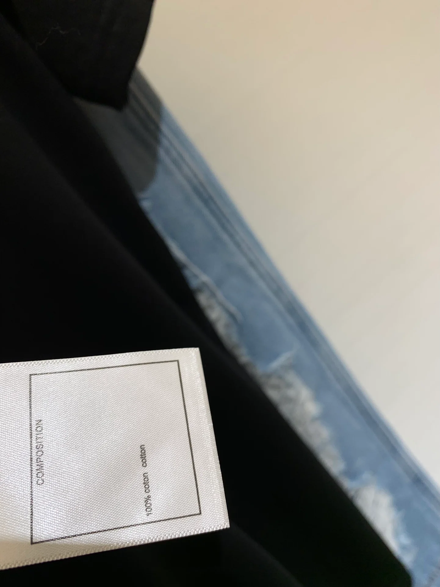 Футболка Chanel 2404 Весна/Лето в винтажном стиле, с вышивкой, квадратным вырезом, коротким рукавом, из махровой ткани — черная.