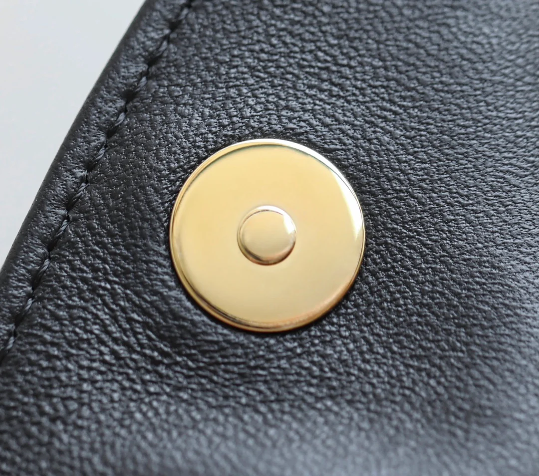 Сумка-хобо Chanel с витой ручкой - черная