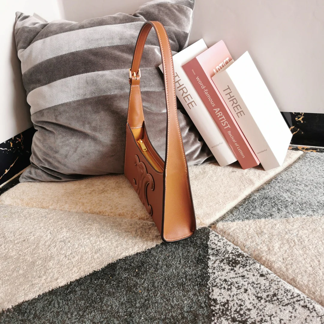 Сумка через плечо Celine с логотипом, из коричневой кожи.