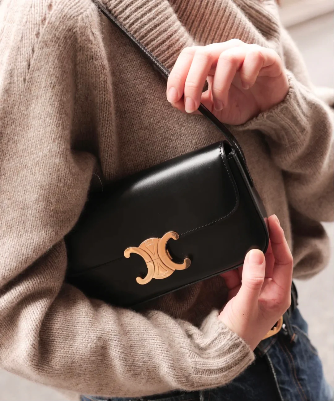 Кожаная сумка через плечо Celine Triomphe - черная