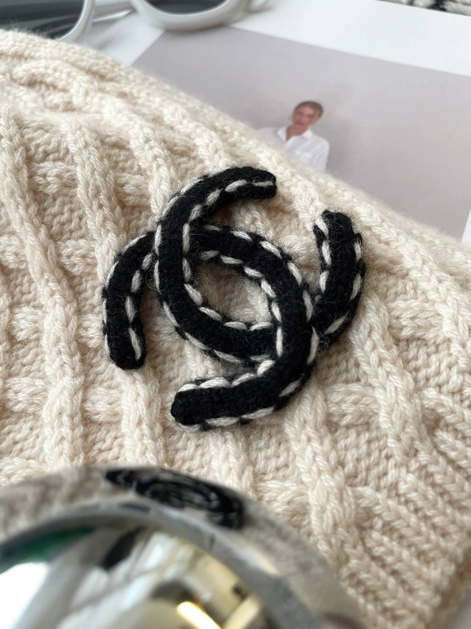 Вязаный шерстяной шарф Chanel 2024 года - кремовый