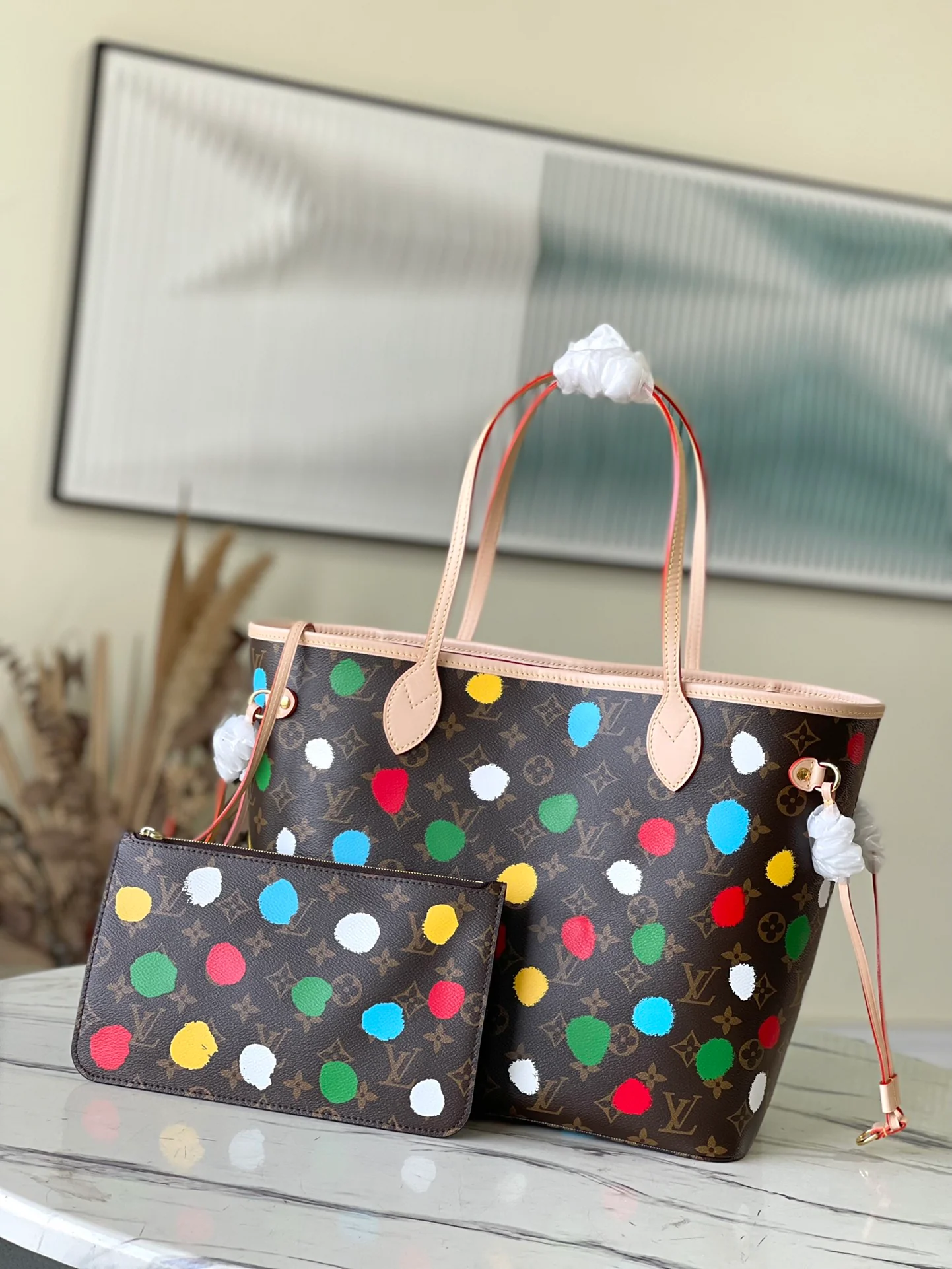 m46381-LV-neverfull-Medium-Серия работ, созданных в сотрудничестве с Яёи Кусамой