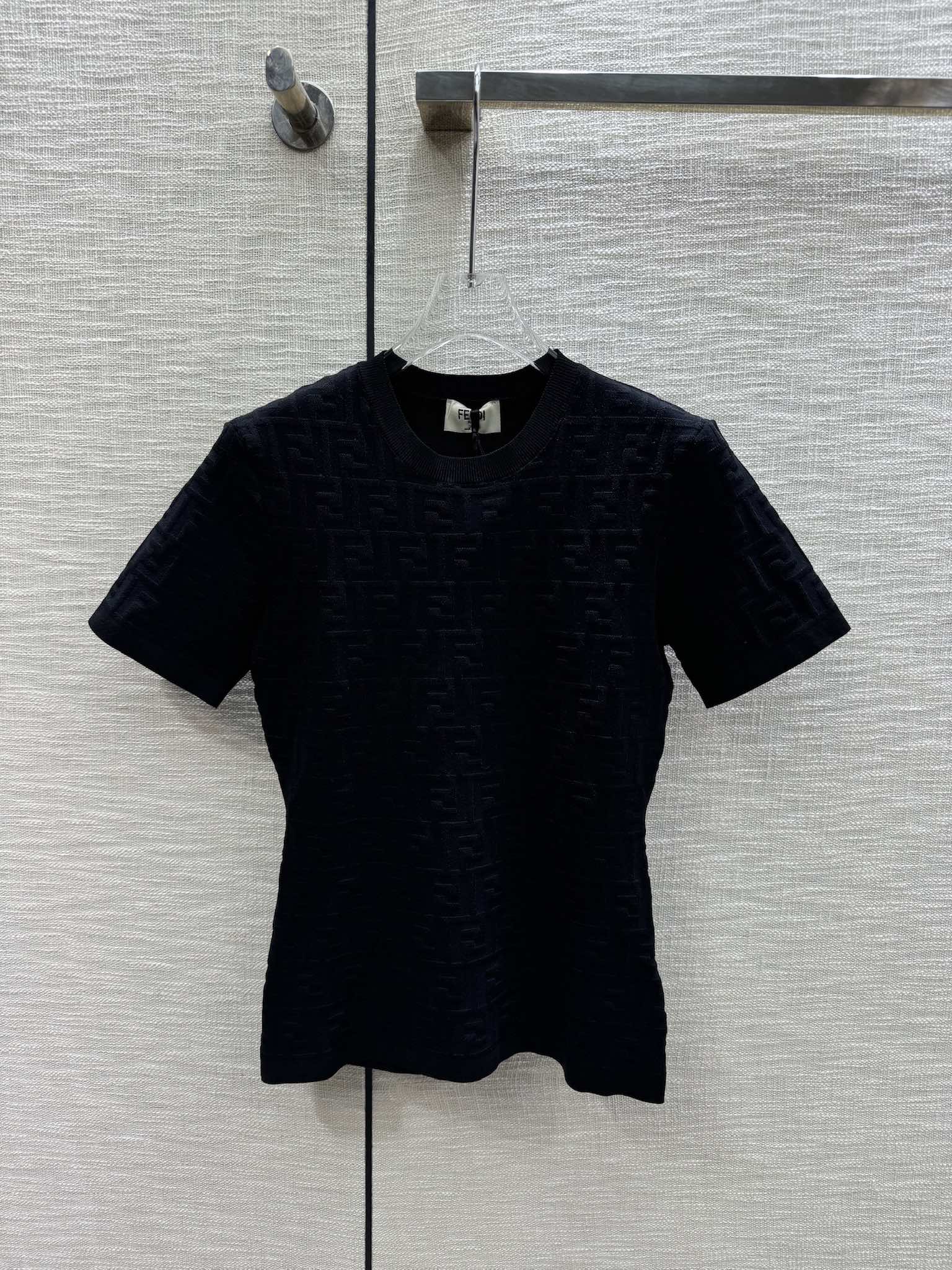 Fendi-2403-Double F 3D Letter Knit Short-Sleeve Sleeve-Sleeve - Black
