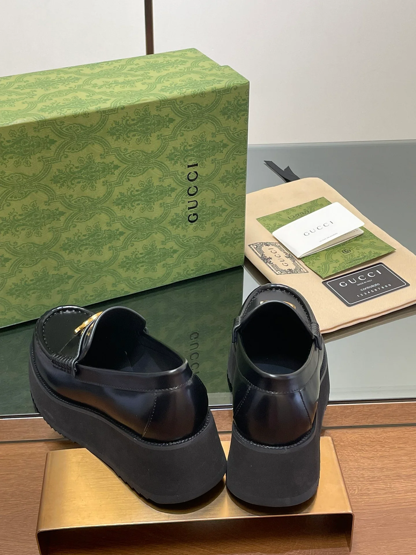 Лоферы на платформе Gucci 2024 - черные