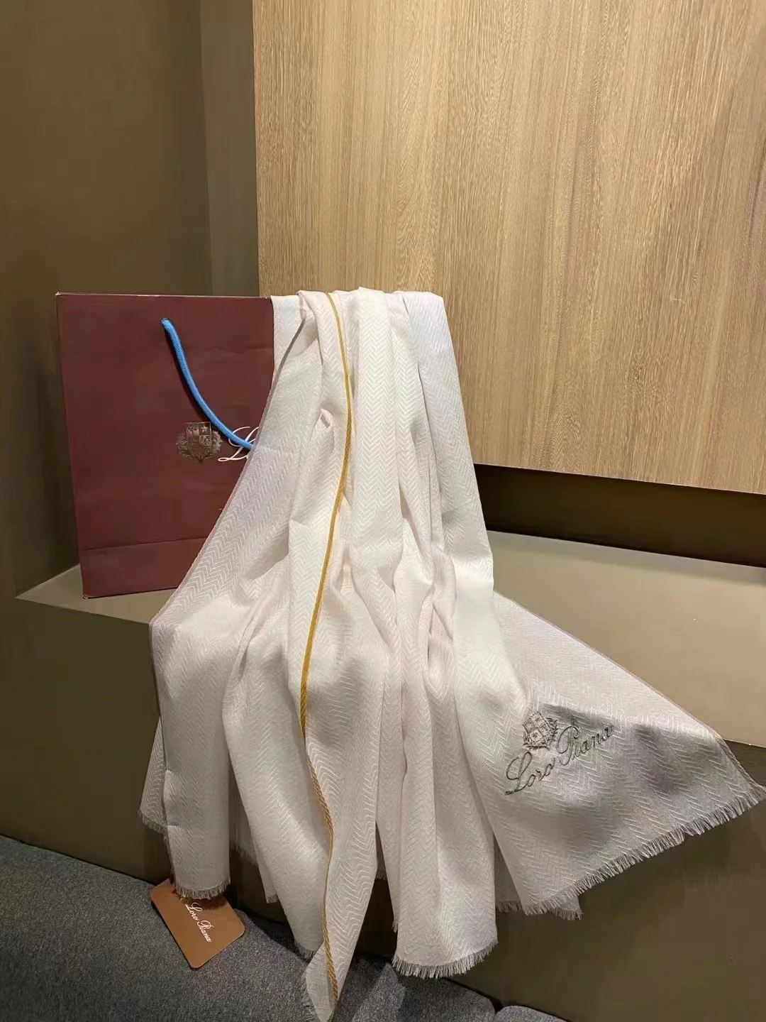 Loro Piana - Коллекция Image - 100 - Кашемировый шарф из однотонной кашемировой пряжи в елочку - 200 отрезков кашемировой пряжи - 90-200 см