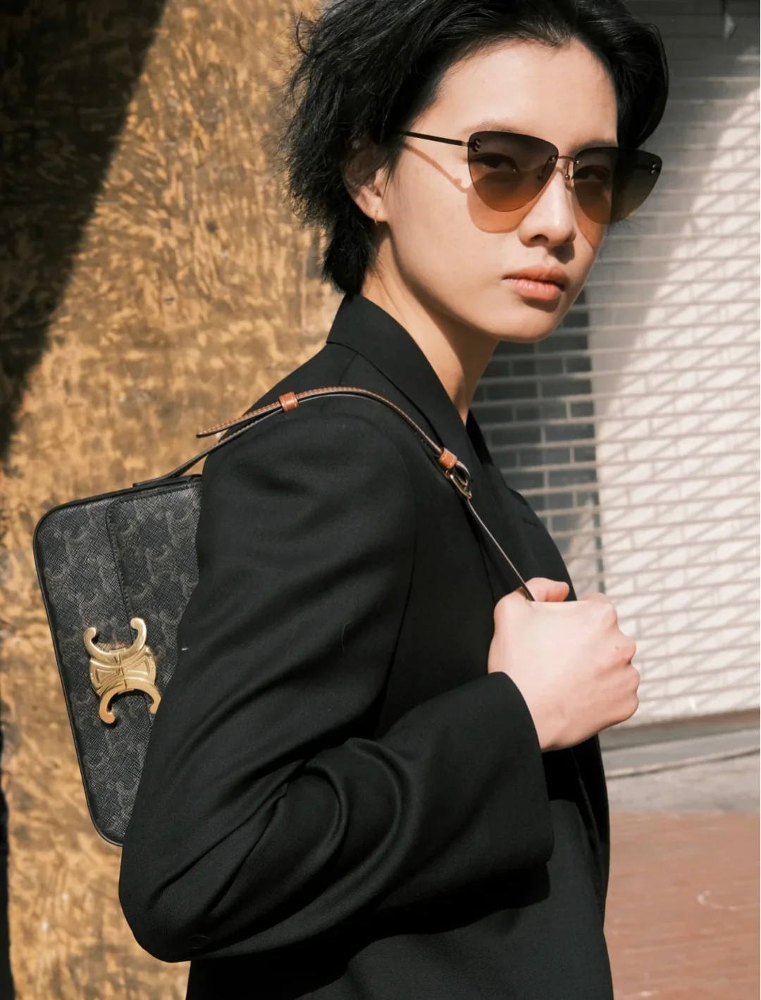 Сумка под мышку с монограммой Celine Triomphe