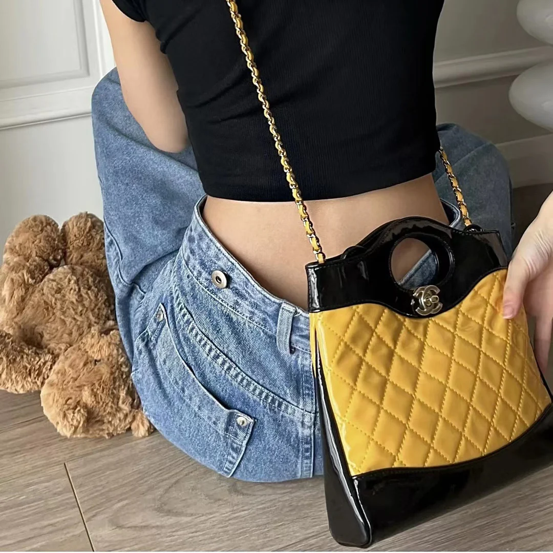 Коллекция Chanel Pre-Fall 2023 - сумка 31bag - черно-желтая - мини