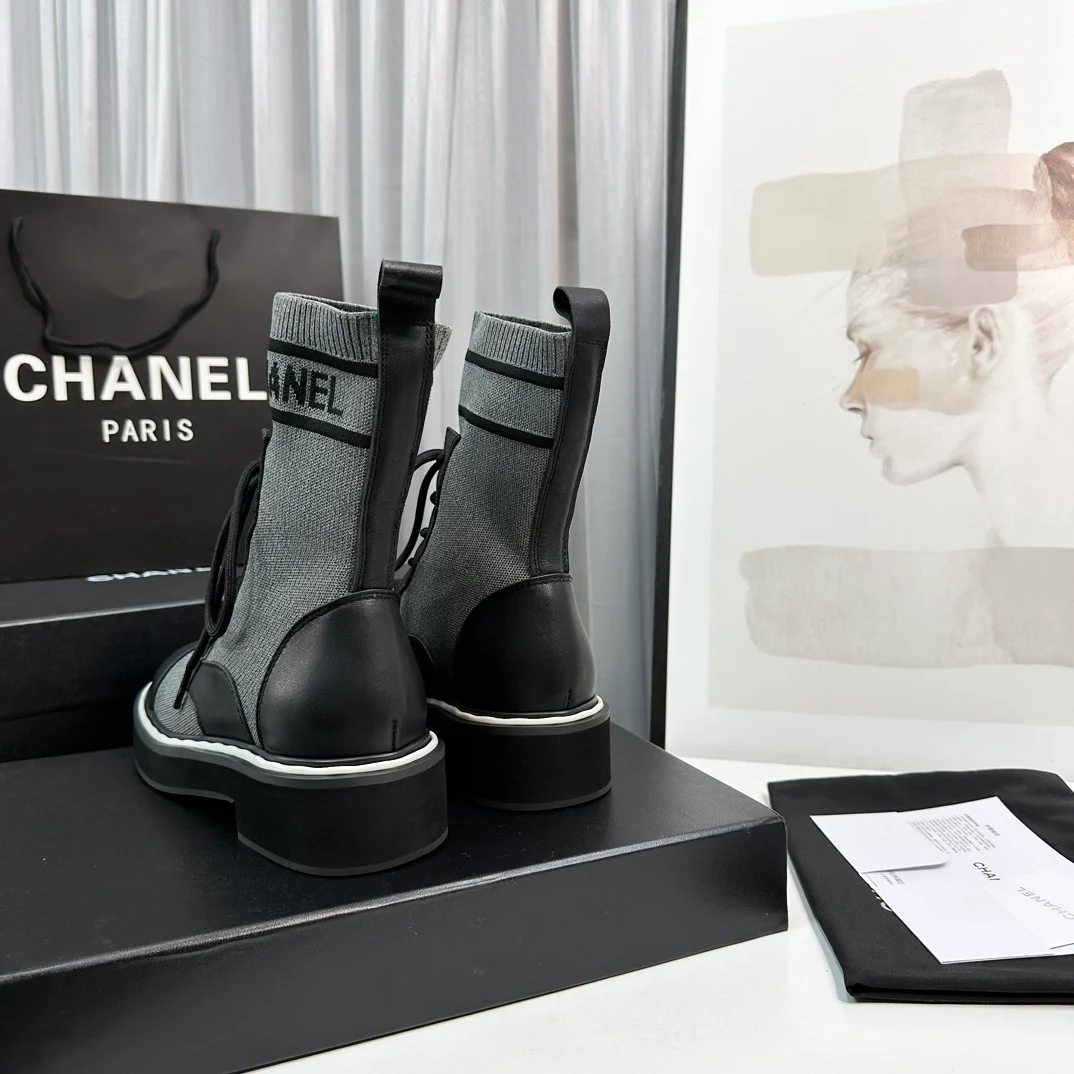 Новинка сезона осень/зима 2023 от Chanel - Ботильоны-носки - Серые