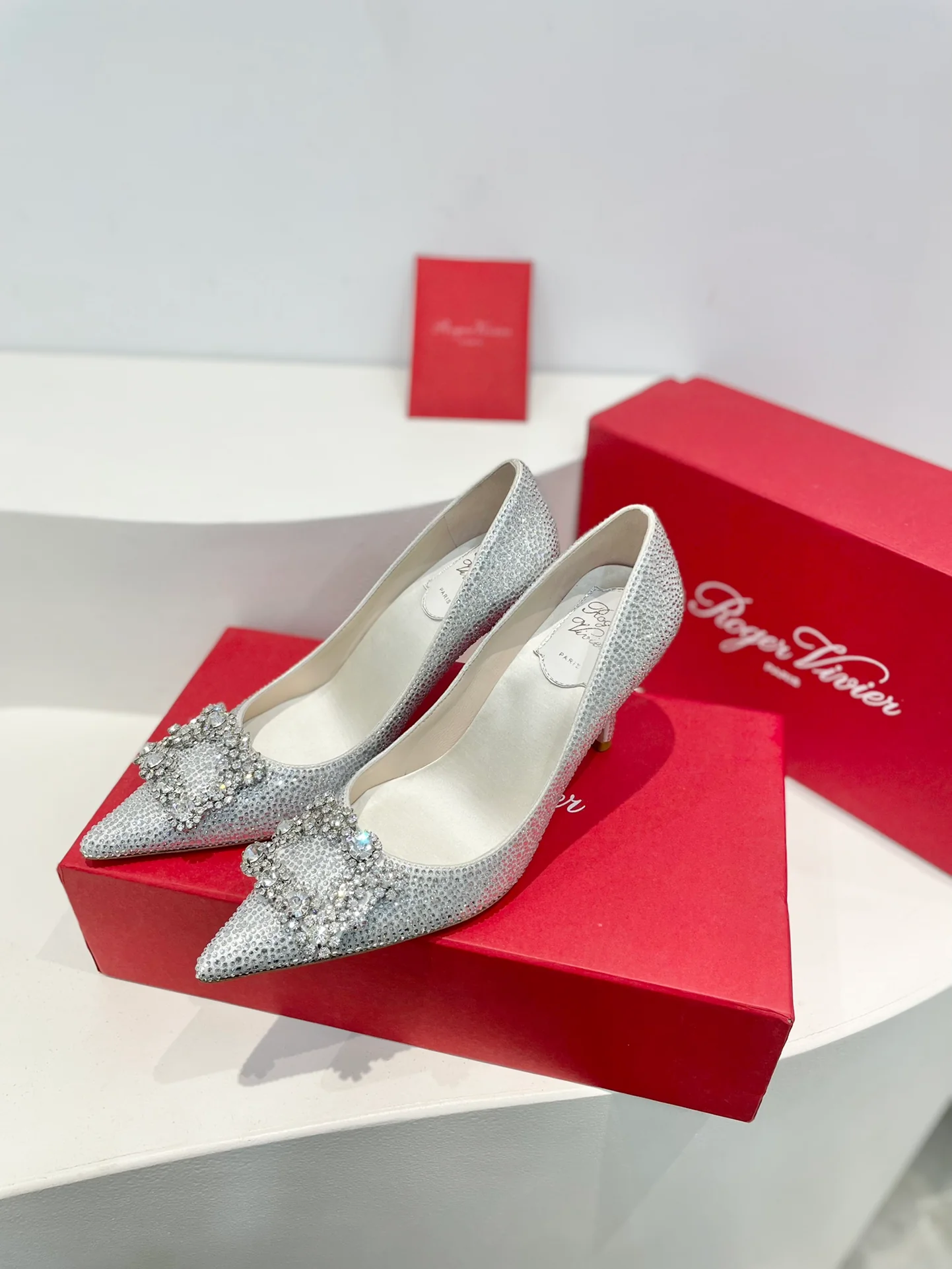 Обувь RV Shoes - Серия ?Кристальные туфли? - Туфли на высоком каблуке со стразами - Серебристые