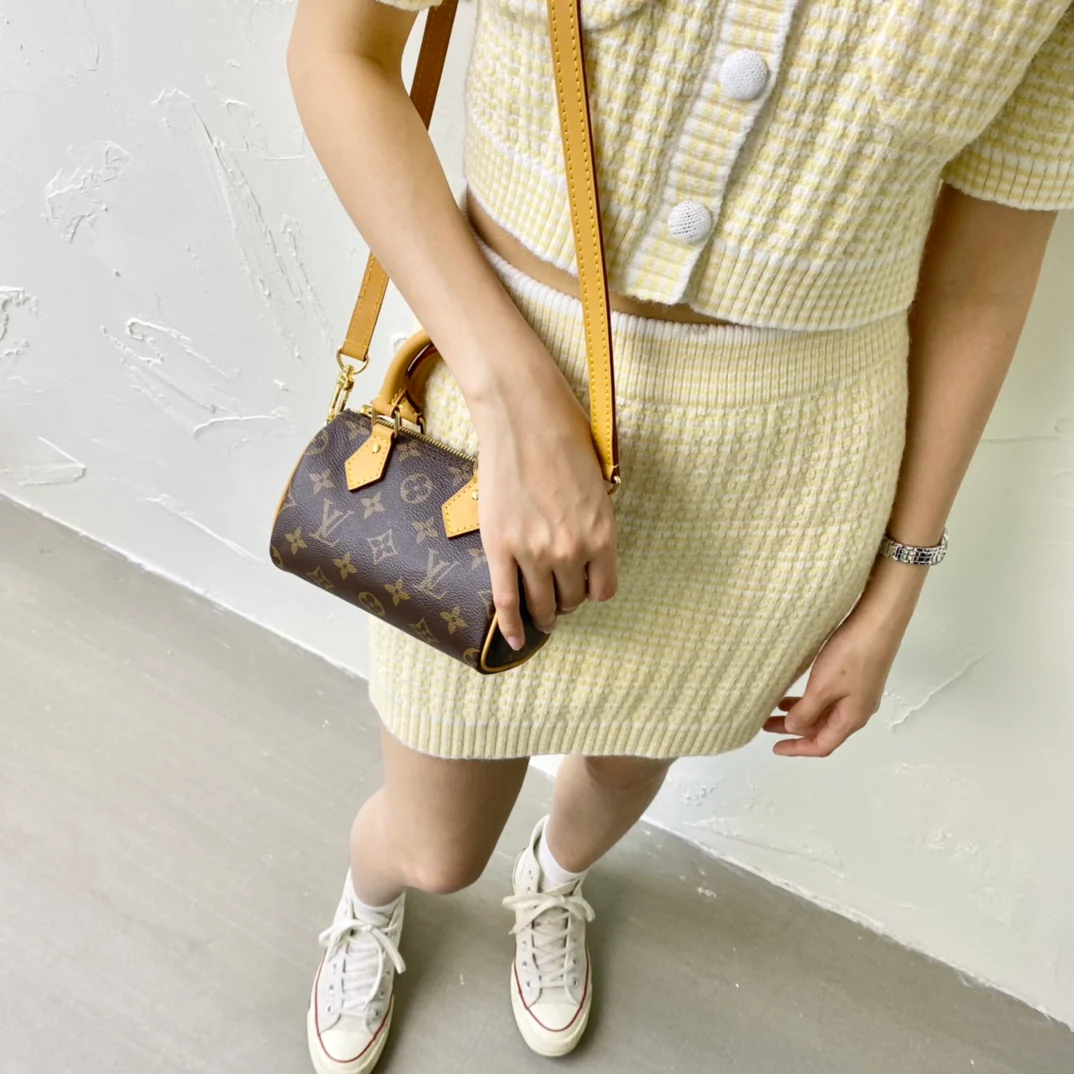 m81085-LV-nano-speedy-Boston bag-mini version-on-body photos